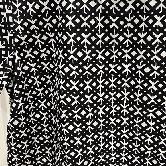 XS-the limited patterned top - Picture 2 of 4